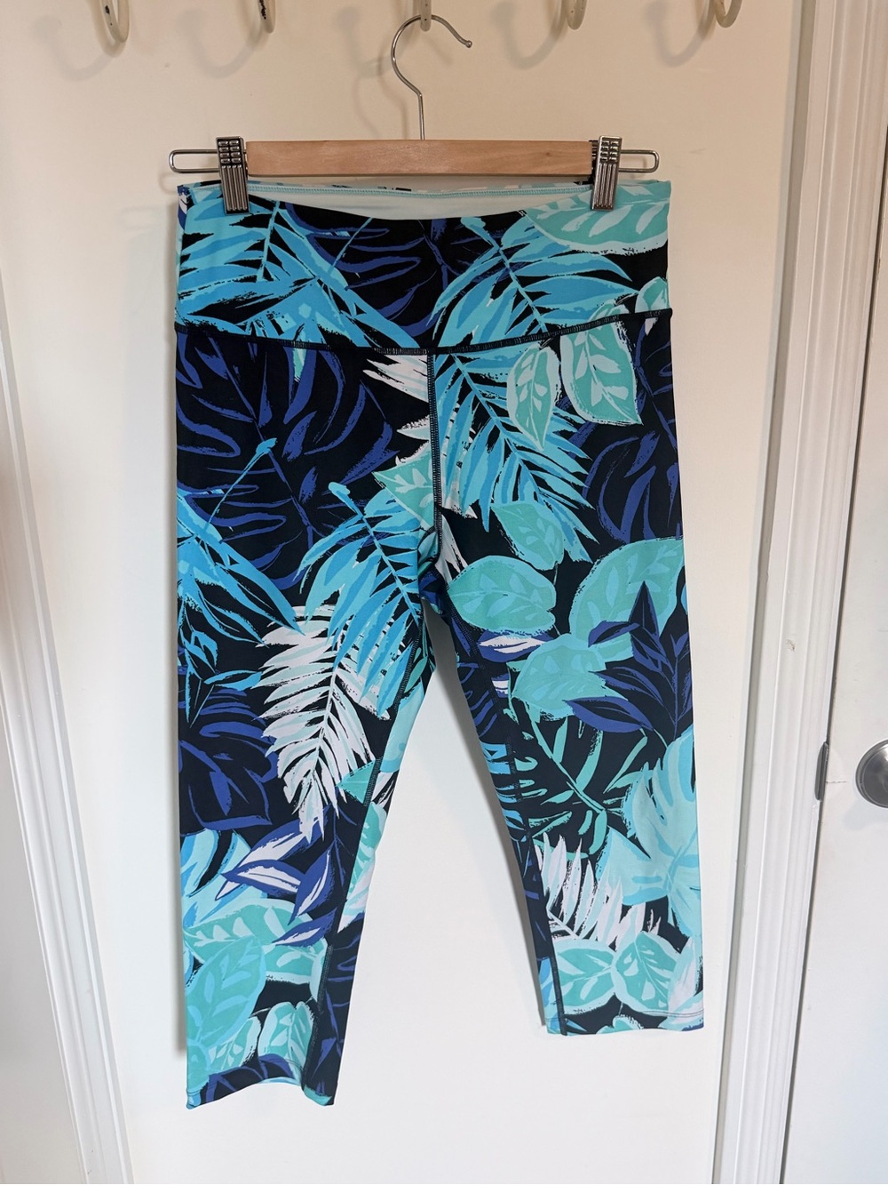Calvin Klein Tropical Leaf Cropped Leggings in Aqua & Navy